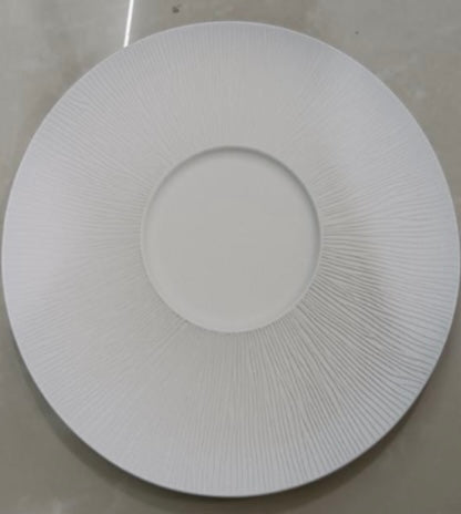 Piatto piano. Bianco